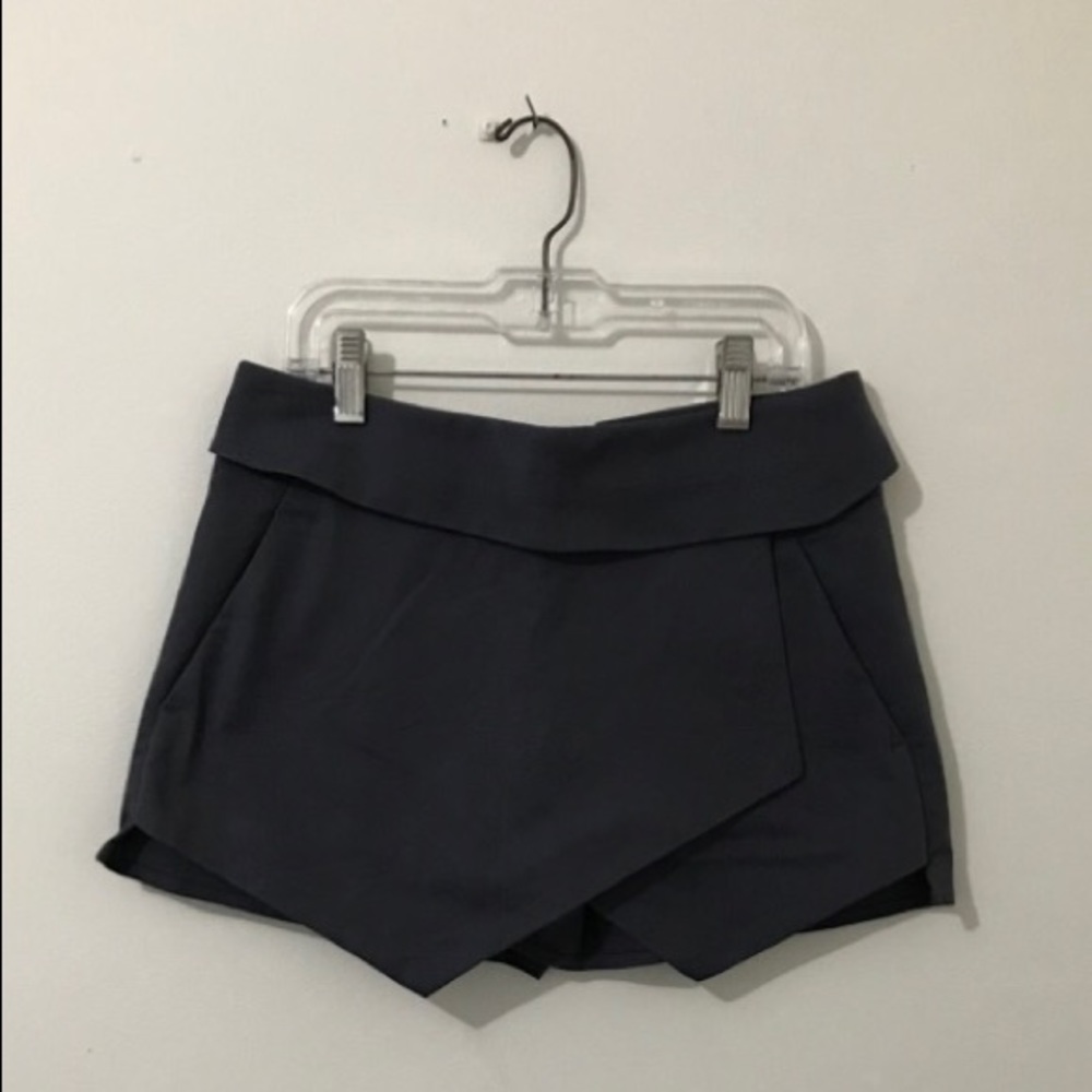 Navy skort (skirt + shorts) by Aritzia.